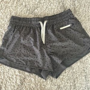 Vuori Clementine 2.0 running short, grey leopard, size small